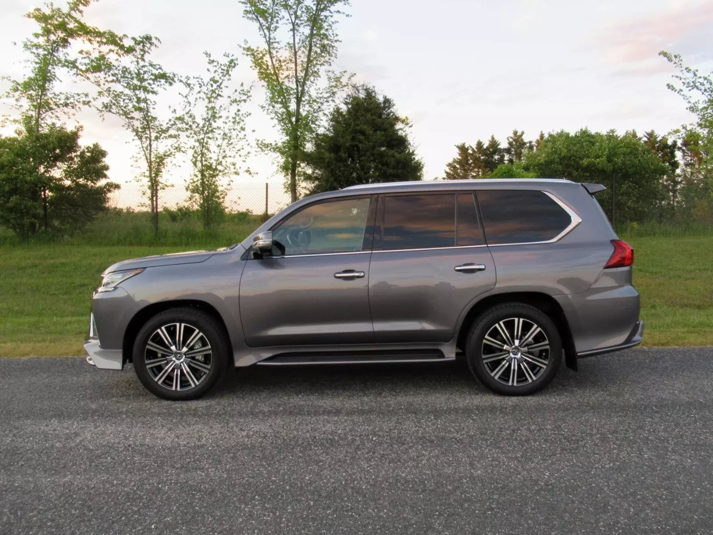 Lexus LX570，豪华与力量的完美结合
